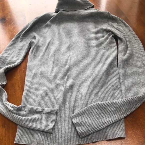URBAN HERITAGE, size medium turtleneck ribbed shirt, new or like new - Picture 1 of 5